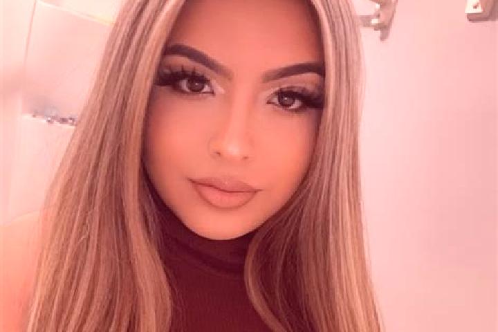 Eva, 20, a blonde amber-eyed latina companion based in Splendora. Offering Duos, Dinner Date, 69. Available for incall and outcall, day and evening dates.