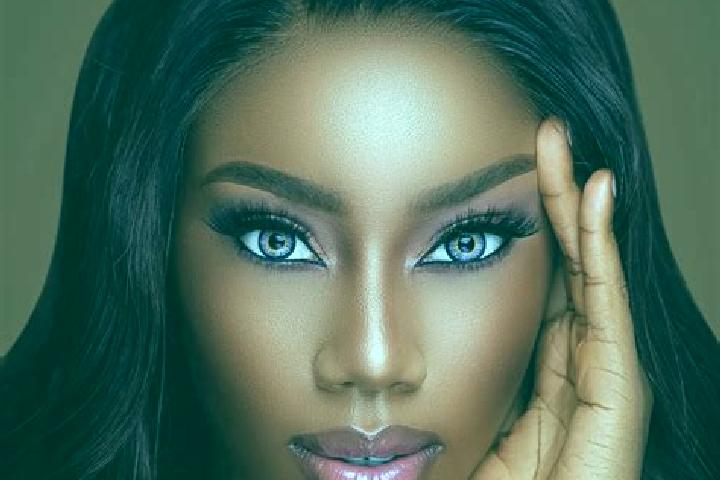 Eva, 21, a red blue-eyed ebony companion based in Erdeven. Offering Massage, 69, Striptease. Available for incall and outcall, overnight bookings available.