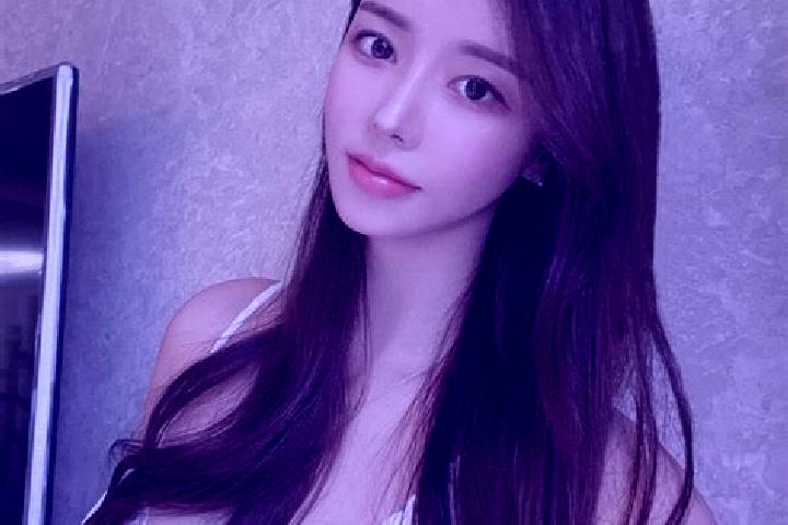 Eva, 21 — Escort in Orang, North Korea