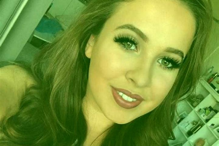 Eva, 22, a auburn brown-eyed mixed companion based in Rincon del Cano. Offering Travel Companion, CIM, Dinner Date, Erotic Massage. Available for incall and ...
