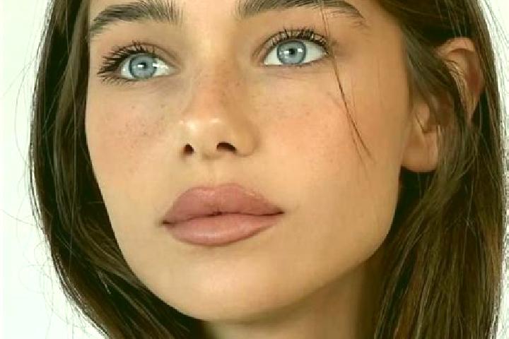 Eva, 22, a brunette brown-eyed caucasian companion based in Zell. Offering Deep French Kissing, Striptease, OWO, GFE. Available for incall and outcall, day a...