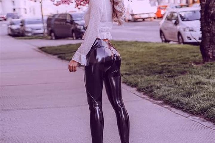 Eva, 23, a black brown-eyed caribbean companion based in Vank. Offering Duos, Fetish, GFE. Available for incall and outcall, day and evening dates.