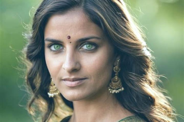 Eva, 23, a red green-eyed indian companion based in Sylvan. Offering Girlfriend Experience, Tantra, Duos. Available for incall and outcall, day and evening d...