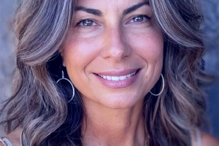 Eva, 24, a brunette grey-eyed latina companion based in Quintana del Castillo. Offering Massage, GFE, CIM. Available for incall and outcall, day and evening ...