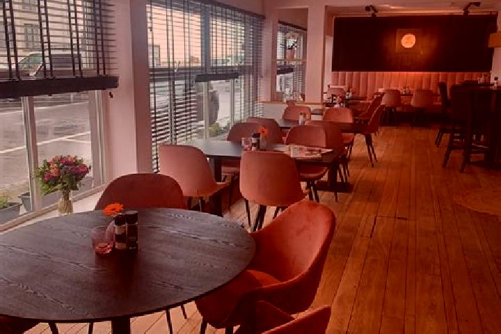 Eva, 24 — Escort in Knokke, Belgium