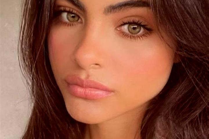 Eva, 25, a red hazel-eyed indian companion based in Beni Hassane. Offering Dinner Date, Massage, Striptease. Available for incall and outcall, day and evenin...