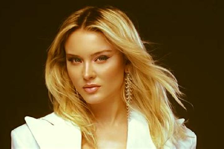 Eva, 25 — Escort in Azara, Spain