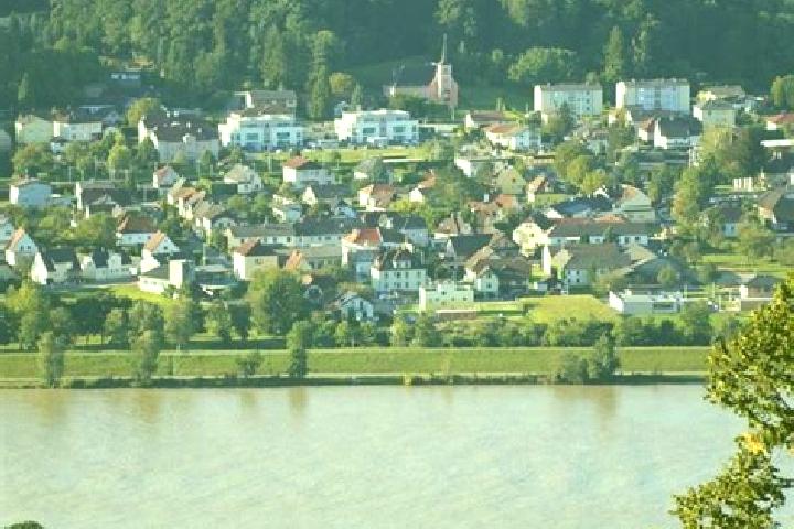 Eva, 25 — Escort in Krummnussbaum an der Donauuferbahn, Austria