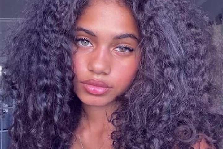 Eva, 27, a auburn blue-eyed ebony companion based in Tungi. Offering Massage, Roleplay, Travel Companion, Dinner Date, Tantra. Available for incall and outca...