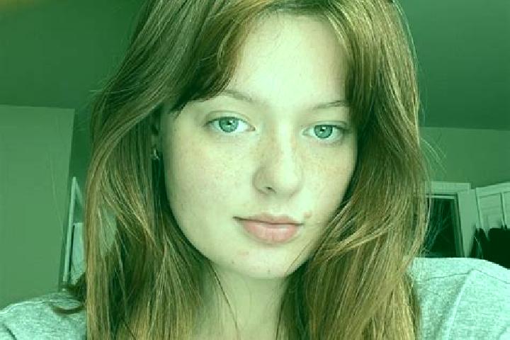 Eva, 27, a auburn grey-eyed mediterranean companion based in Yubo. Offering Deep French Kissing, Couples, Travel Companion, Erotic Massage. Available for inc...