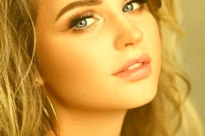 Eva, 27, a dark blonde blue-eyed mediterranean companion based in Issenye. Offering Tantra, GFE. Available for incall and outcall, day and evening dates.