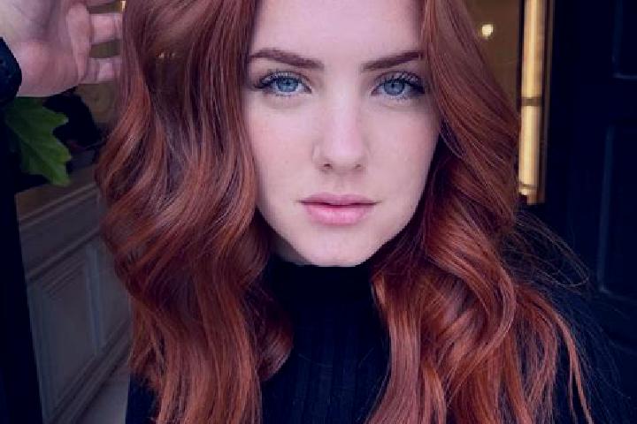 Eva, 28, a auburn blue-eyed middle eastern companion based in Myslina. Offering GFE, Duos. Available for incall and outcall, day and evening dates.