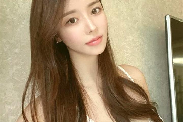 Eva, 28 — Escort in Cibongkok, Indonesia