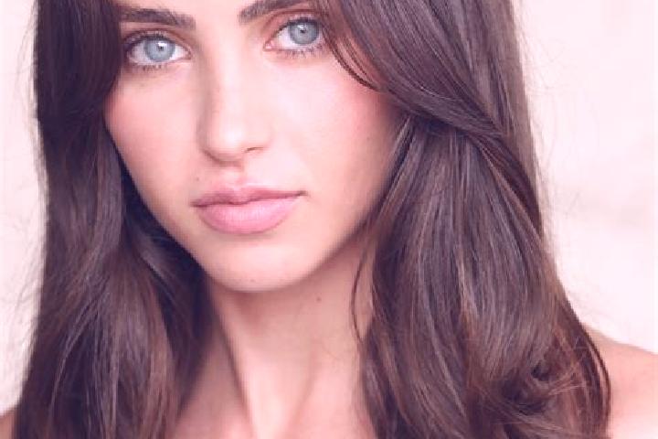 Eva, 29, a brunette hazel-eyed mixed companion based in Pama. Offering Party Girl, Erotic Massage, GFE. Available for incall and outcall, day and evening dates.