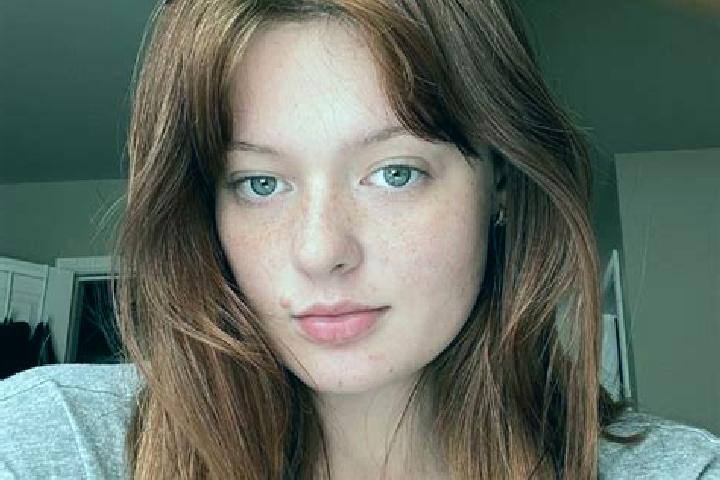 Eva, 29, a red brown-eyed asian companion based in Admannshagen-Bargeshagen. Offering Roleplay, Prostate Massage, Tantra, Dinner Date. Available for incall a...