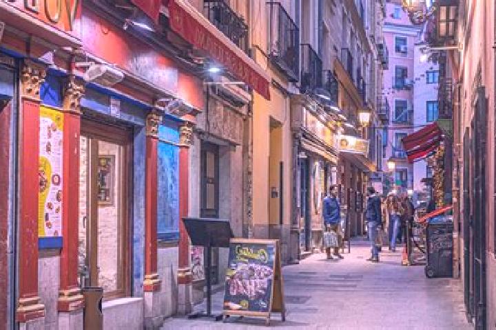 Eva, 29, a red dark-eyed caribbean companion based in Barrio de la Luz. Offering Deep French Kissing, Travel Companion, GFE. Available for incall and outcall...