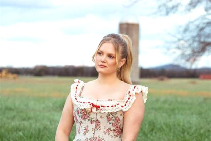 Eva, 29 — Escort in Shueyville, United States