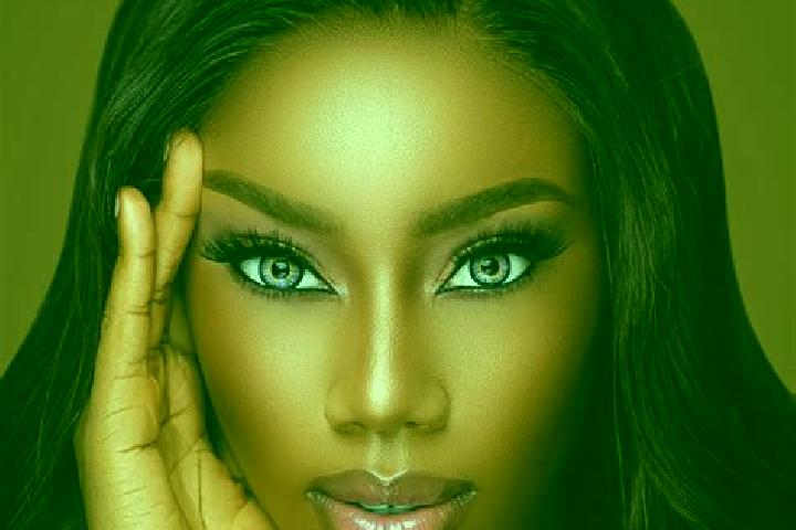 Eva, 30, a chestnut blue-eyed ebony companion based in Roschuetz. Offering A-Level, BDSM, Duos, CIM. Available for incall and outcall, day and evening dates.