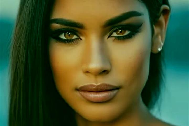Eva, 31, a auburn amber-eyed latina companion based in Cee. Offering GFE, OWO, Duos, Massage, BDSM. Available for incall and outcall, overnight bookings avai...