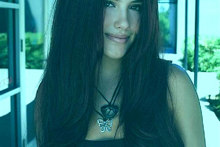 Eva, 31, a auburn dark-eyed indian companion based in Desa Margaluyu. Offering Dinner Date, BDSM, Girlfriend Experience. Available for incall and outcall, ov...