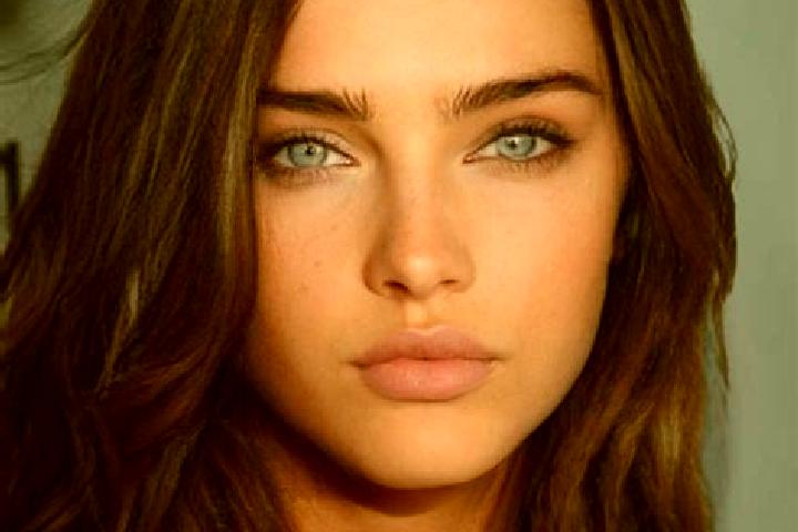 Eva, 31, a brunette brown-eyed european companion based in Setiya. Offering GFE, Couples, CIM. Available for incall and outcall, day and evening dates.