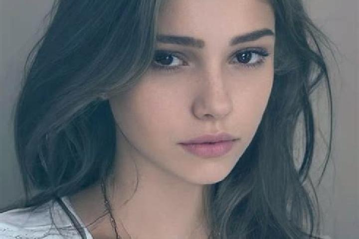 Eva, 31, a chestnut dark-eyed slavic companion based in Tilly. Offering GFE, BDSM, 69. Available for incall and outcall, day and evening dates.