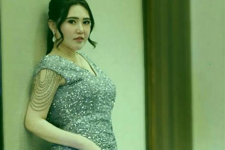 Eva, 32 — Escort in Banjar Kedua, Indonesia