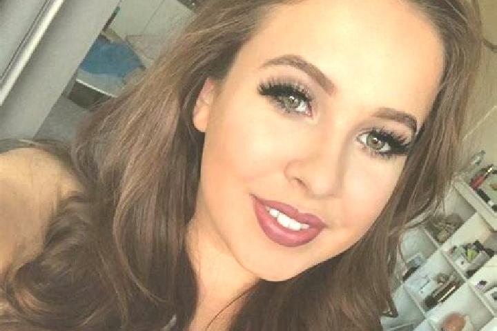 Eva, 33, a auburn dark-eyed caucasian companion based in OErencik. Offering BDSM, Travel Companion, Deep French Kissing, Overnight, Erotic Massage. Available...