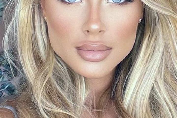 Eva, 33, a blonde blue-eyed latina companion based in Dawusu. Offering 69, Striptease, Party Girl. Available for incall and outcall, overnight bookings avail...