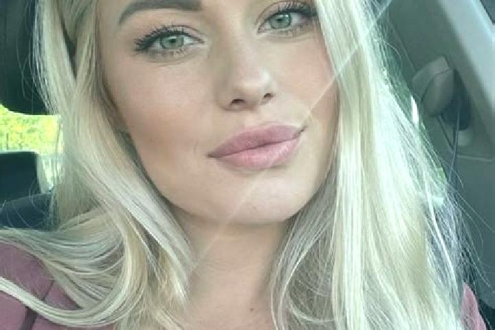 Eva, 33, a blonde hazel-eyed mixed companion based in Al Jazeera Aba. Offering 69, Overnight, Fetish, Roleplay. Available for incall and outcall, overnight b...