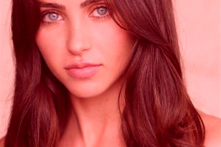 Eva, 33, a chestnut hazel-eyed latina companion based in Ayl. Offering CIM, 69, Massage. Available for incall and outcall, day and evening dates.