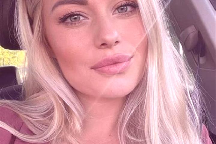 Eva, 34, a blonde hazel-eyed mediterranean companion based in Ying awati. Offering BDSM, Overnight, Erotic Massage, OWO. Available for incall and outcall, ov...