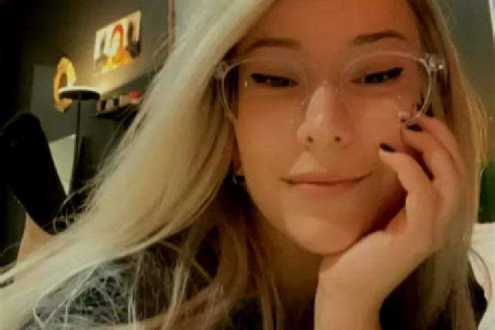 Eva, 35, a blonde amber-eyed middle eastern companion based in Ario de Rosales. Offering 69, Erotic Massage, Overnight, Fetish, Roleplay. Available for incal...