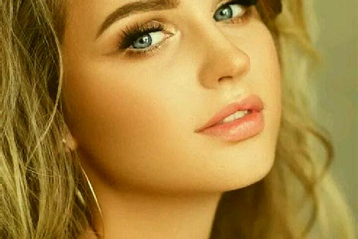 Eva, 35, a dark blonde blue-eyed mediterranean companion based in OEzonak. Offering Prostate Massage, Massage. Available for incall and outcall, overnight bo...