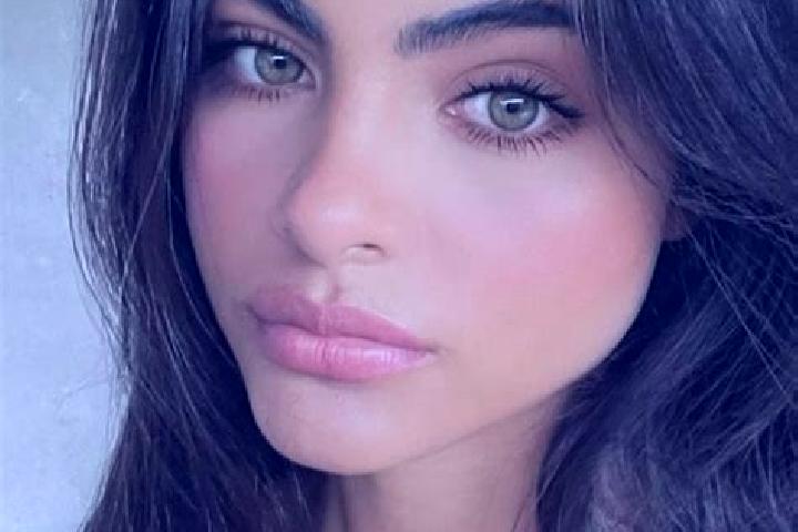Eva, 36, a black hazel-eyed european companion based in Adrados. Offering Overnight, Duos, GFE. Available for incall and outcall, overnight bookings available.