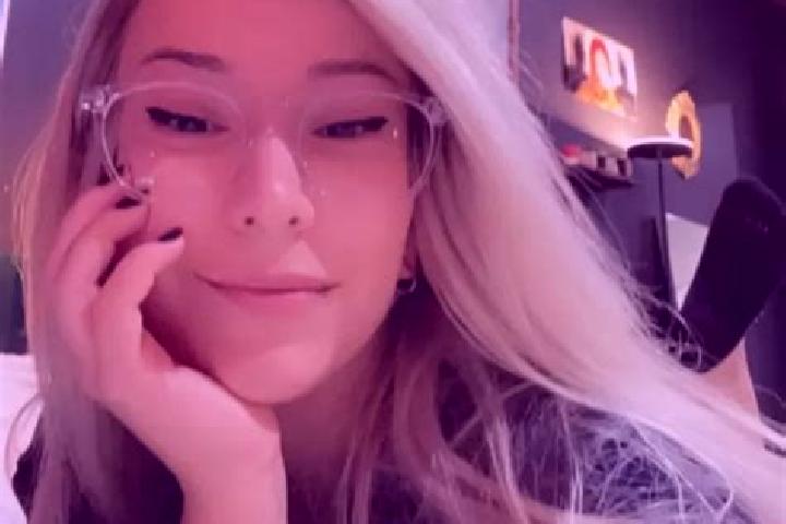 Eva, 36, a blonde amber-eyed indian companion based in Dolegna del Collio. Offering Dinner Date, BDSM, Fetish, Girlfriend Experience. Available for incall an...