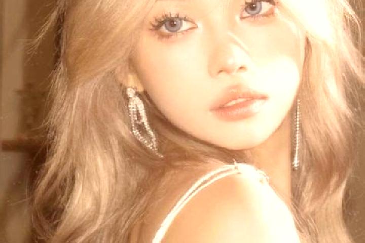 Eva, 36, a blonde grey-eyed asian companion based in Obubra. Offering Dinner Date, Overnight, A-Level. Available for incall and outcall, day and evening dates.