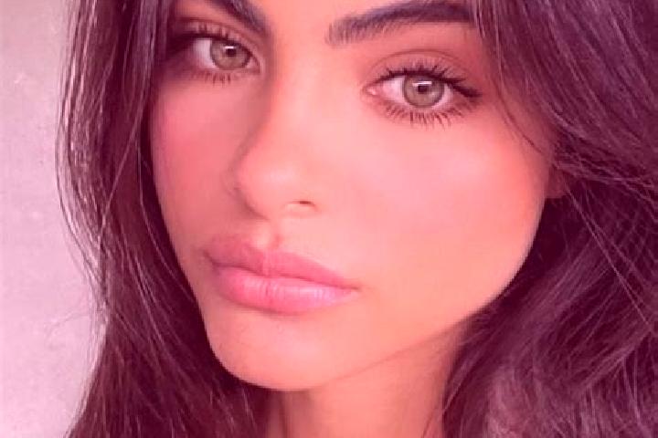 Eva, 36, a chestnut dark-eyed european companion based in Jupi. Offering Girlfriend Experience, Couples, Fetish. Available for incall and outcall, day and ev...