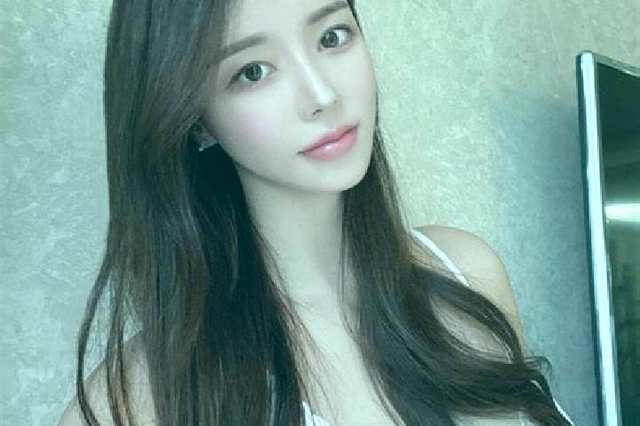 Eva, 37 — Escort in Bojongpinang, Indonesia