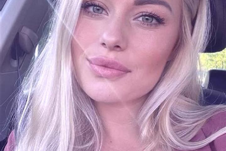 Eva, 38, a blonde hazel-eyed mixed companion based in Valenton. Offering Erotic Massage, Travel Companion, Deep French Kissing, Couples. Available for incall...