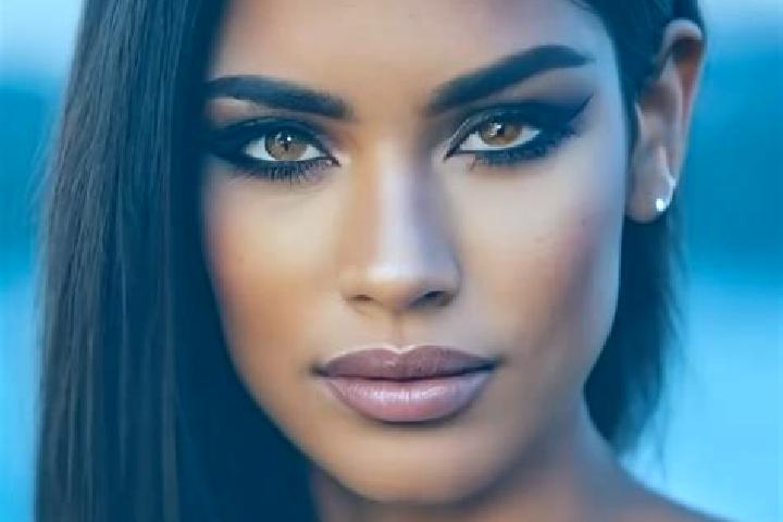 Eva, 38, a dark blonde dark-eyed latina companion based in Breakers. Offering GFE, Striptease, Party Girl. Available for incall and outcall, day and evening ...