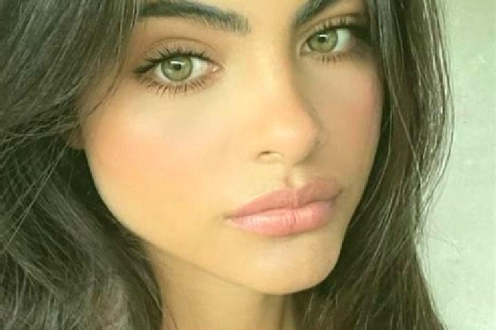 Eva, 39, a auburn dark-eyed indian companion based in Halbe. Offering Travel Companion, CIM, Fetish. Available for incall and outcall, overnight bookings ava...