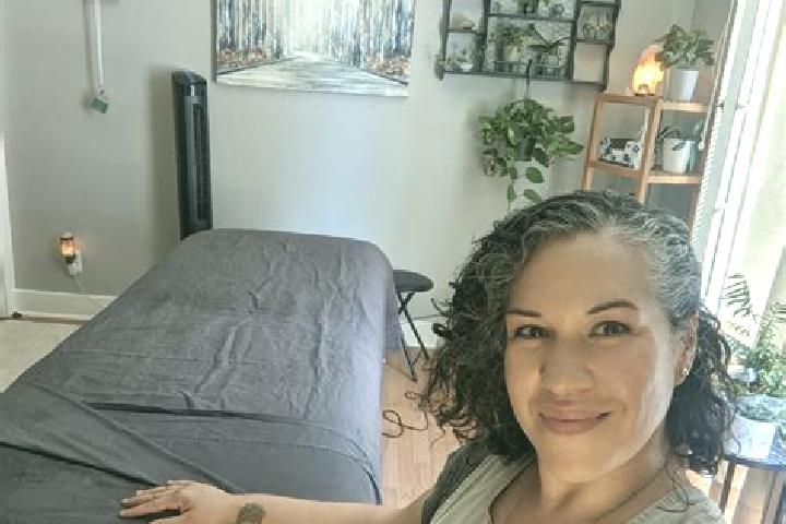 Eva, 39, a blonde brown-eyed ebony companion based in Coello. Offering GFE, Dinner Date, Massage. Available for incall and outcall, day and evening dates.