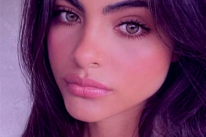 Eva, 39, a red green-eyed indian companion based in Bereznik. Offering Roleplay, Fetish, Erotic Massage. Available for incall and outcall, day and evening da...