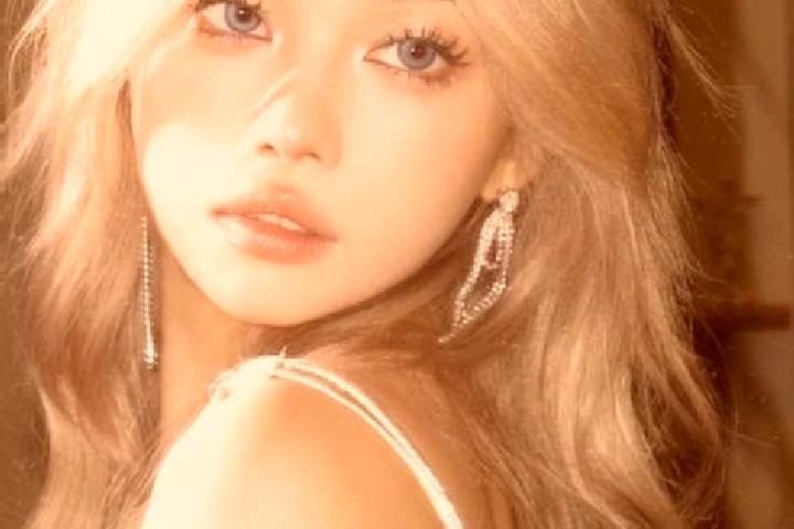 Evelyn, 20, a blonde brown-eyed asian companion based in Yeraskh. Offering Massage, BDSM, Striptease. Available for incall and outcall, day and evening dates.