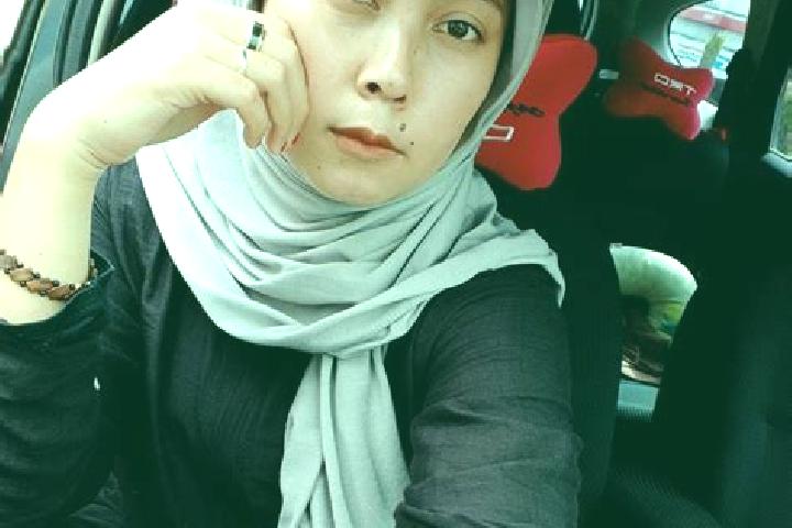 Evelyn, 20 — Escort in Calingcing, Indonesia