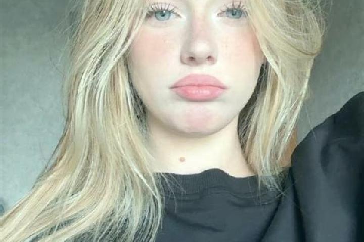 Evelyn, 20 — Escort in Kozlowka, Poland