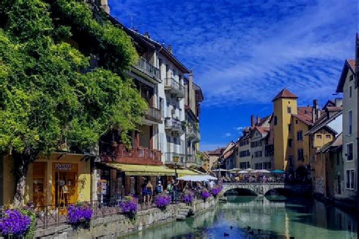 Evelyn, 20 — Escort in Reguiny, France
