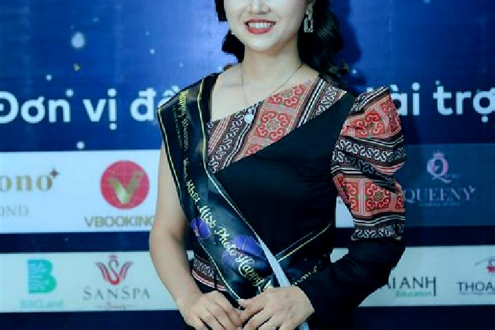 Evelyn, 20 — Escort in Thi Tran Muong Khuong, Vietnam