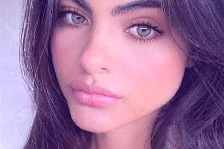 Evelyn, 21, a brunette green-eyed indian companion based in Kakau. Offering Overnight, Dinner Date, Fetish, Duos, 69. Available for incall and outcall, overn...
